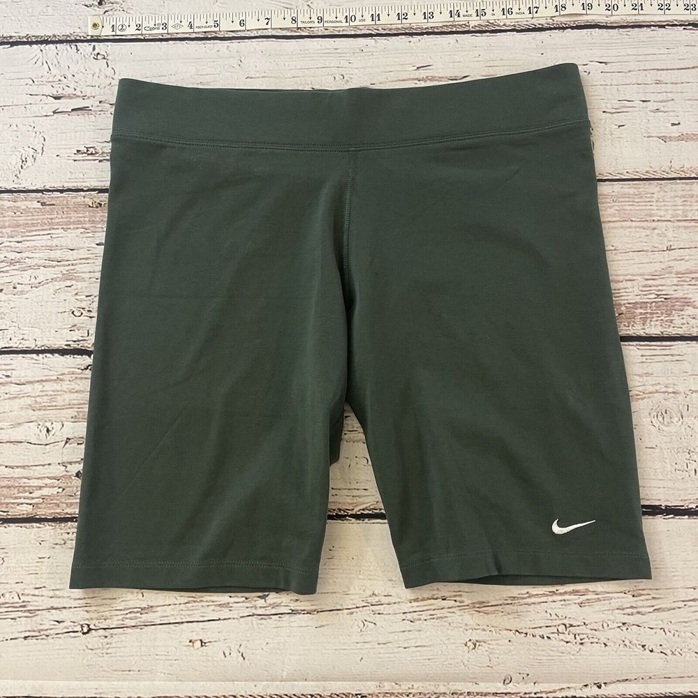 Nike Bike Shorts Women's Size XL Green Sportswear Essential Women's Mid-Rise